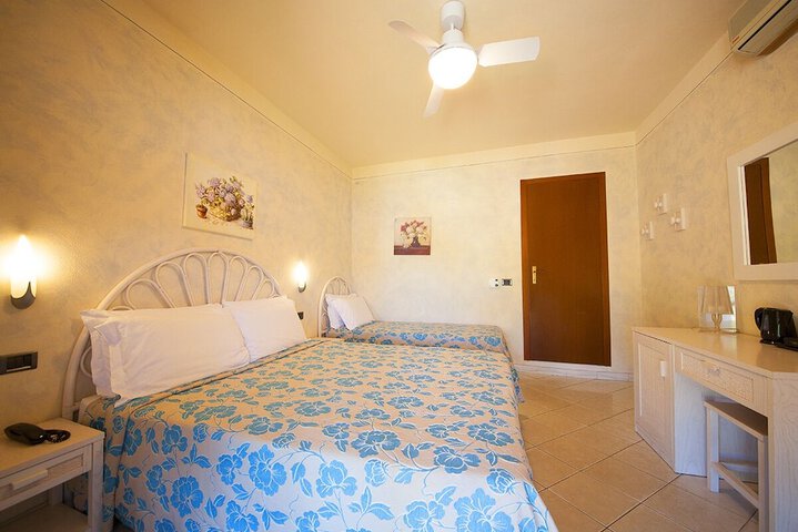 Room 7 of 10