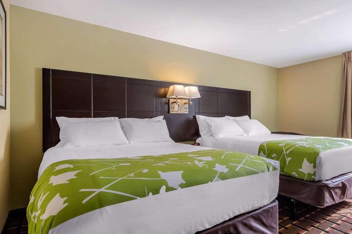 2 Queen Beds (1 of 7)
