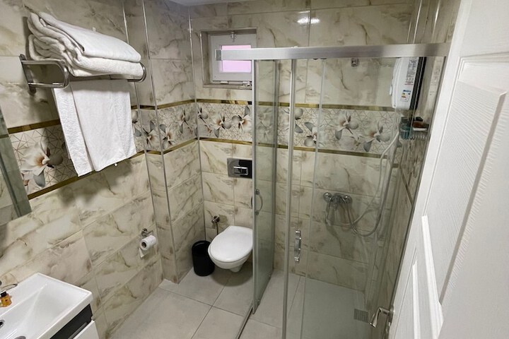 Room 9 of 12