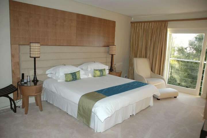 Room 10 of 26