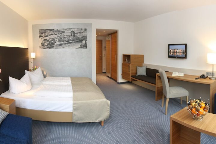 Room 30 of 59
