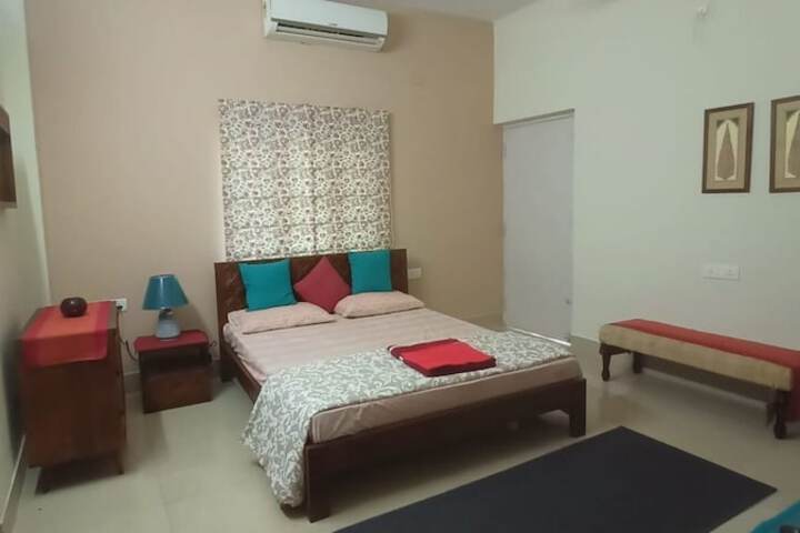 Room 3 of 20
