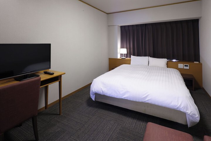Room 8 of 75