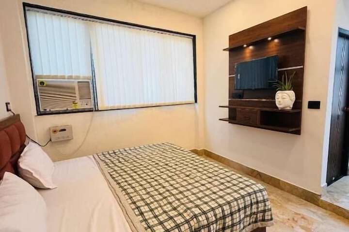 Room 3 of 11