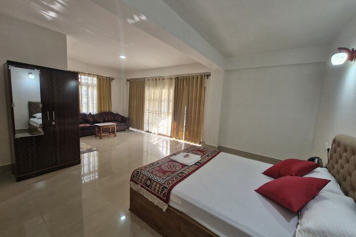 Room 5 of 18