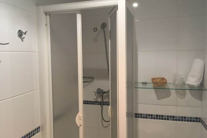 Room 10 of 29
