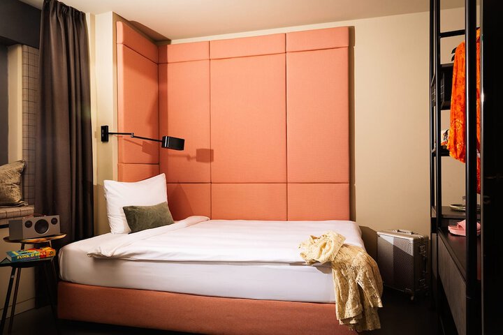 Room 33 of 89