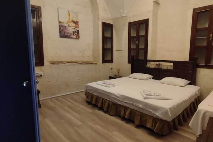 Room 6 of 27