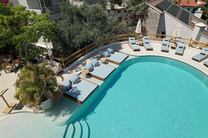Pool 27 of 40