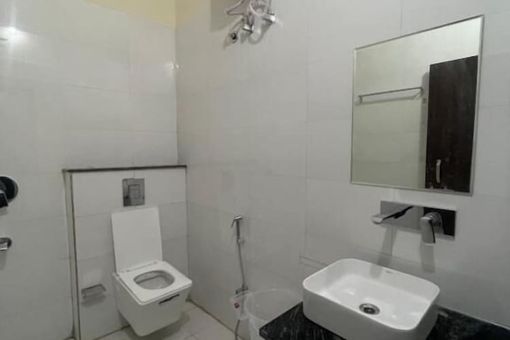 Room 12 of 32