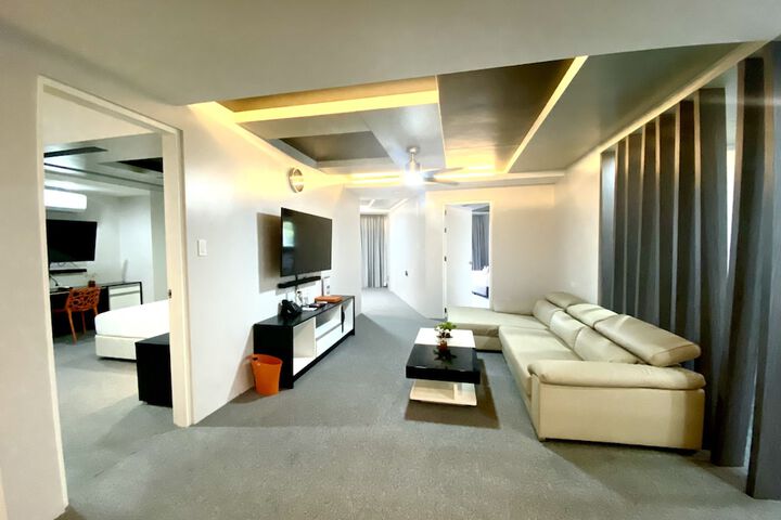 Room 184 of 403