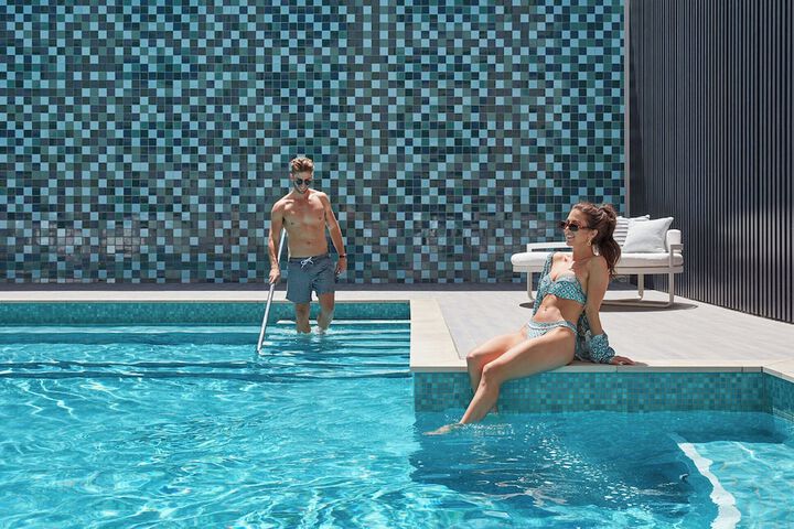 Pool 44 of 70