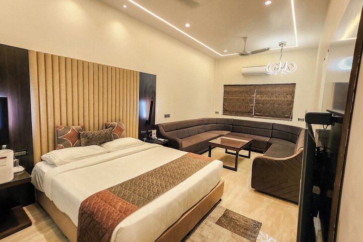 Room 35 of 71