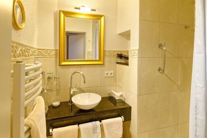 Room 15 of 24