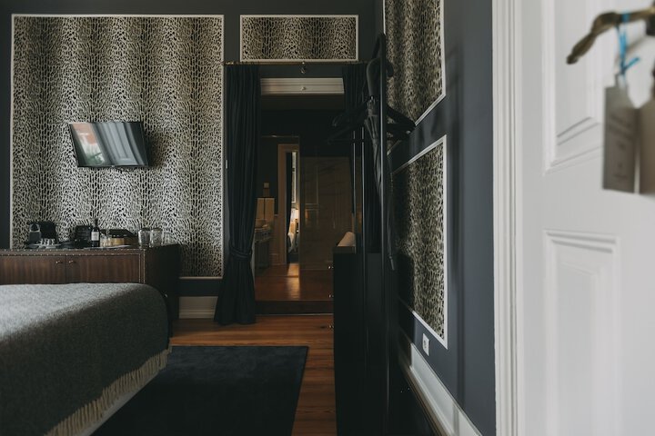 Room 12 of 245