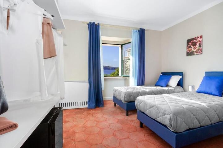 Room 16 of 55