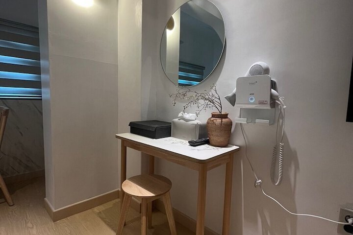 Room 42 of 111