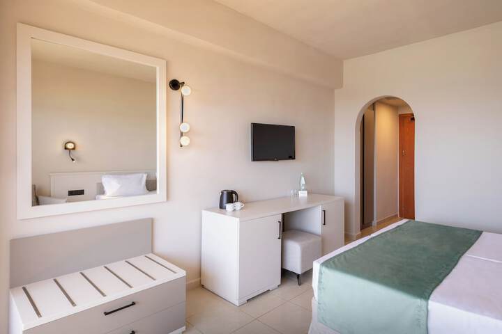 Room 6 of 82