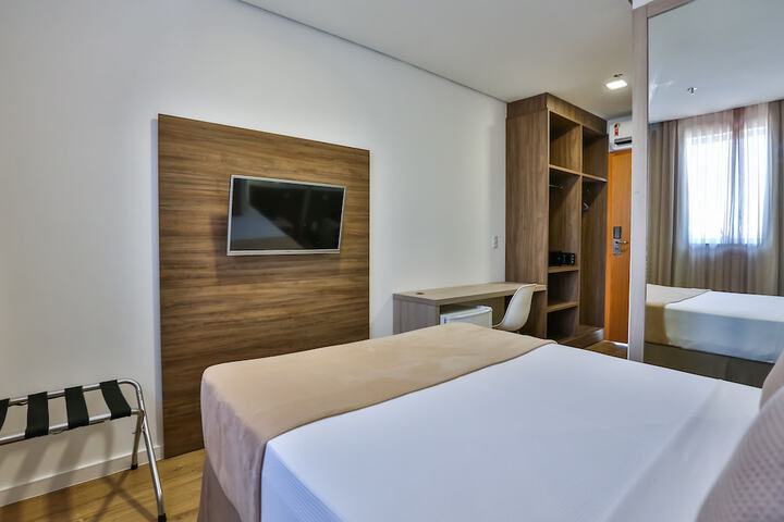 Room 10 of 34