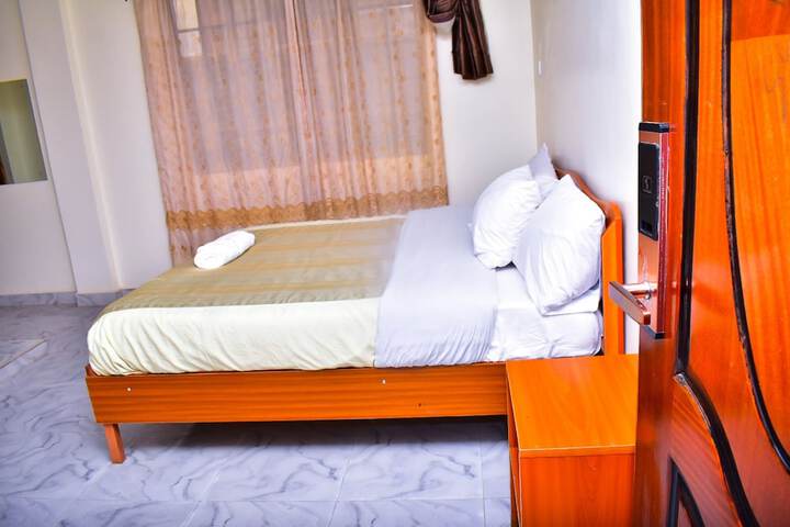 Room 10 of 37