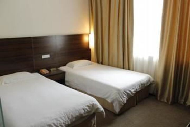 Room 8 of 84