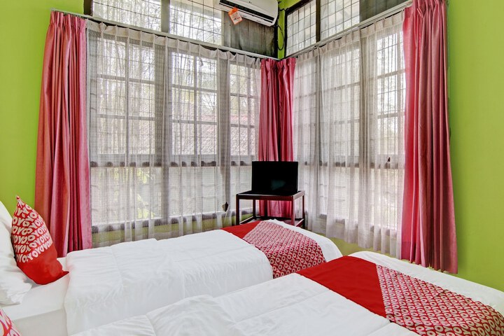 Room 12 of 24
