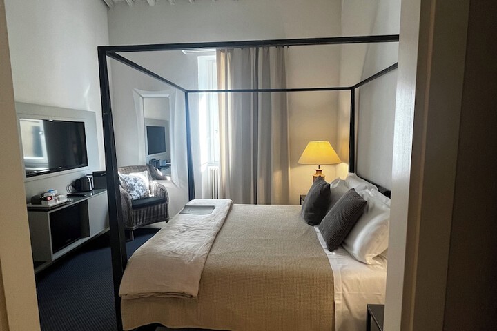 Room 17 of 54