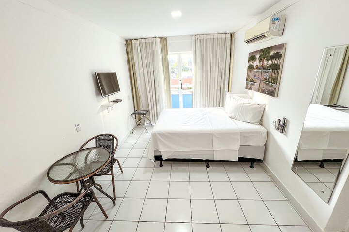 Room 8 of 34