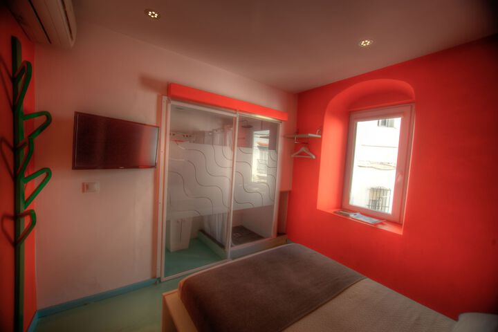 Room 15 of 50