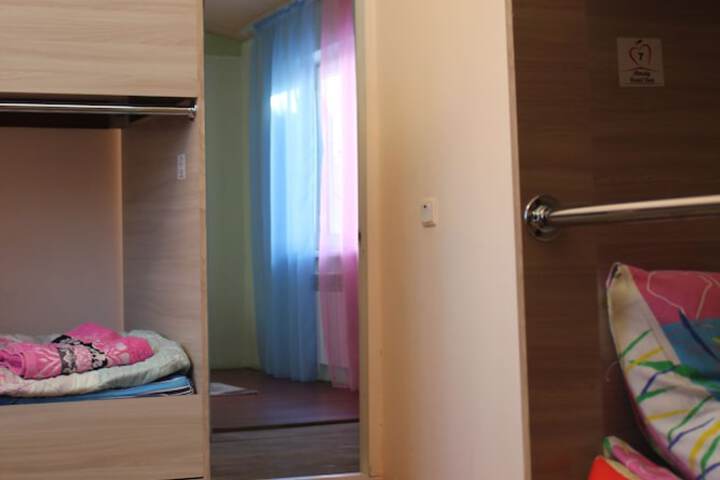 Room 6 of 10