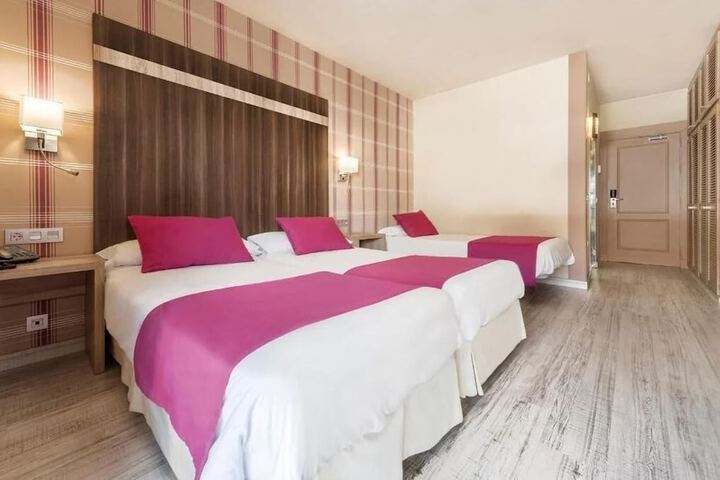 Room 4 of 30