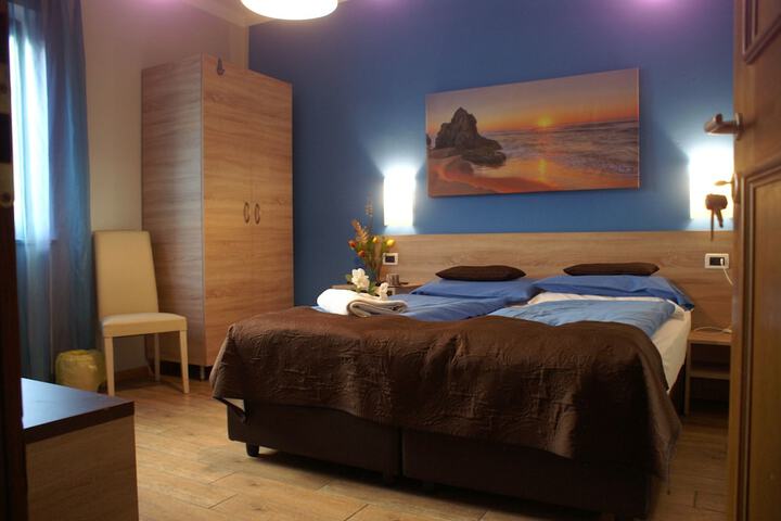 Room 16 of 75