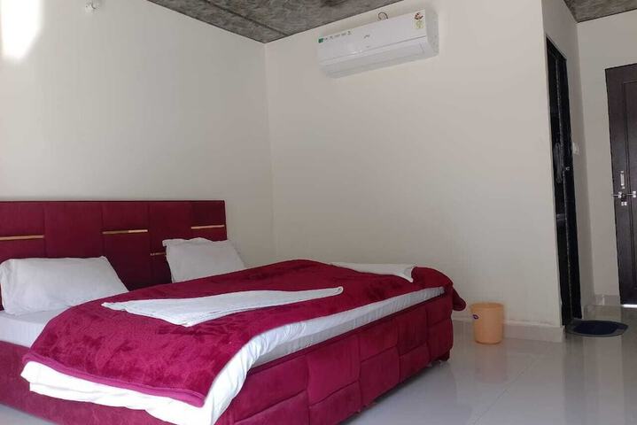 Room 2 of 29