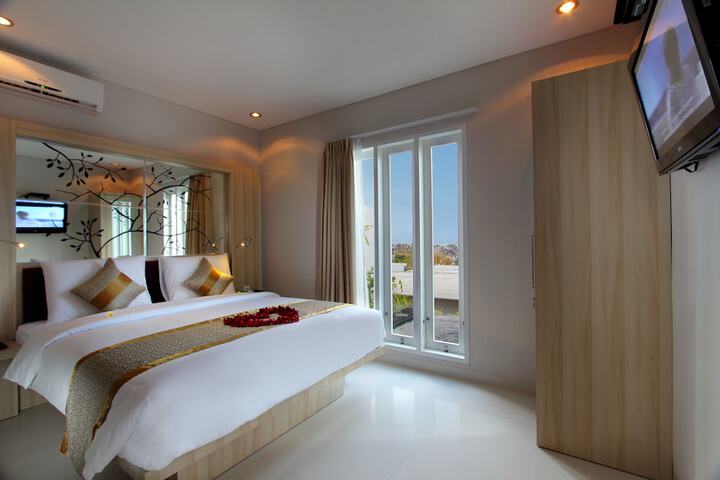 Room 4 of 36