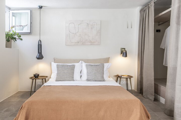 Room 10 of 16