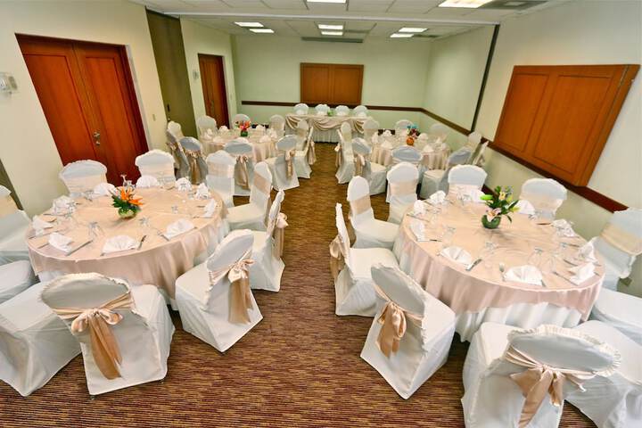 Ballroom/Hall 35 of 51