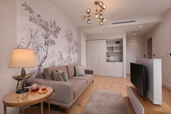Room 15 of 33