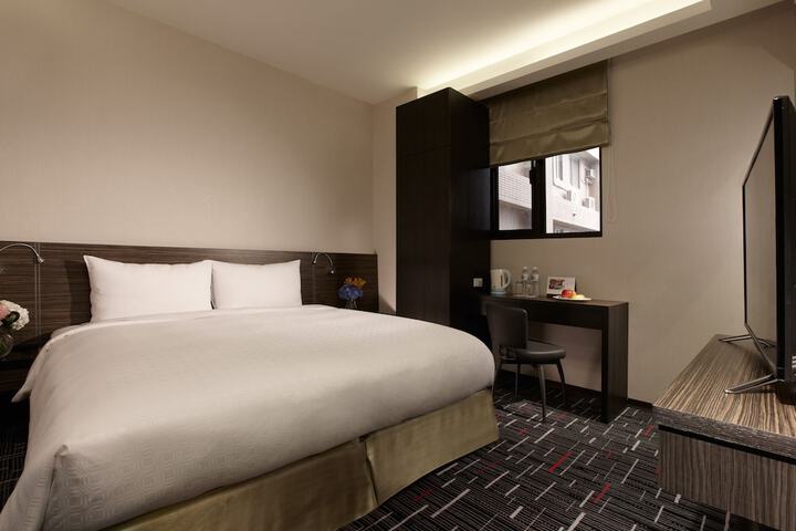 Room 11 of 37