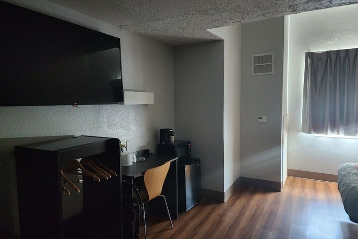 Room 16 of 32