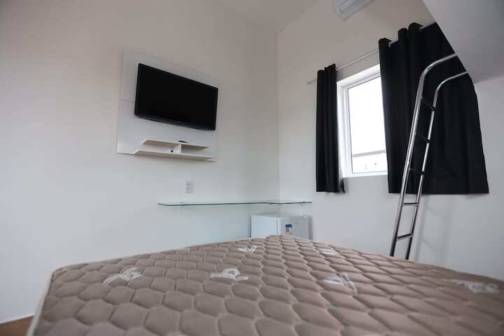 Room 8 of 10