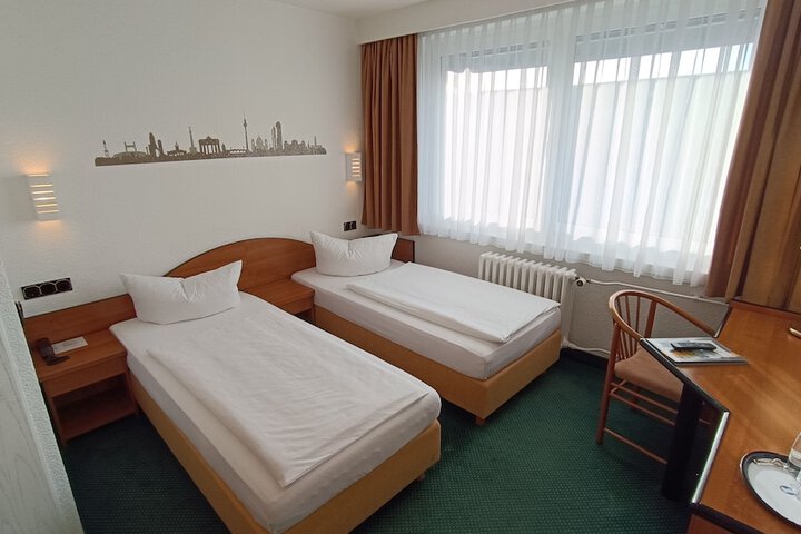 Room 3 of 25