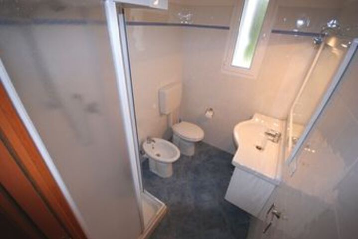 Room 14 of 97