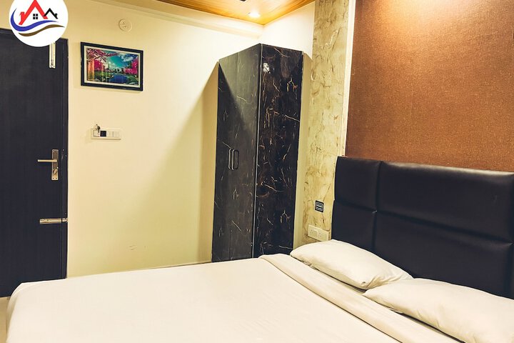 Room 13 of 21