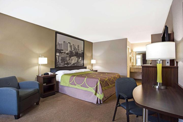 1 King Bed (2 of 8)