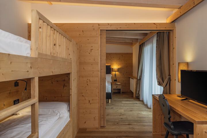 Room 43 of 192