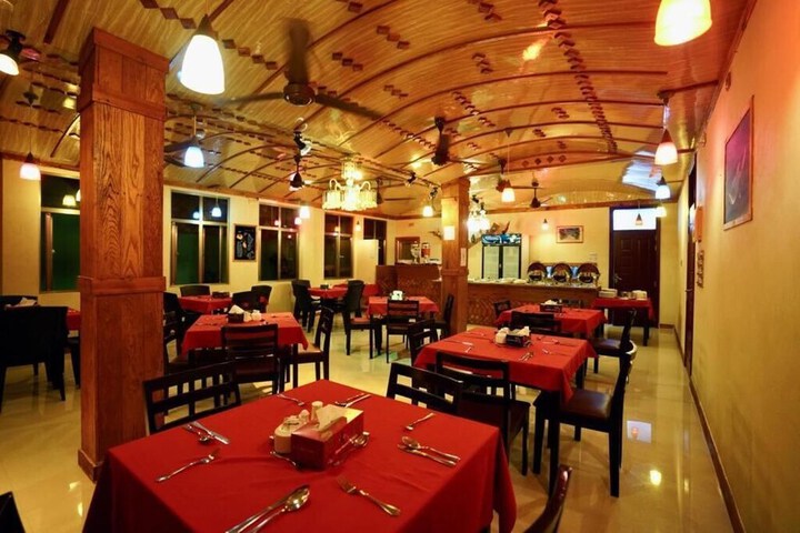 Dining 19 of 22