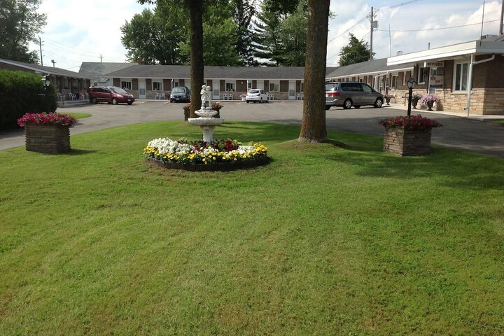 Hotel Exterior 25 of 39