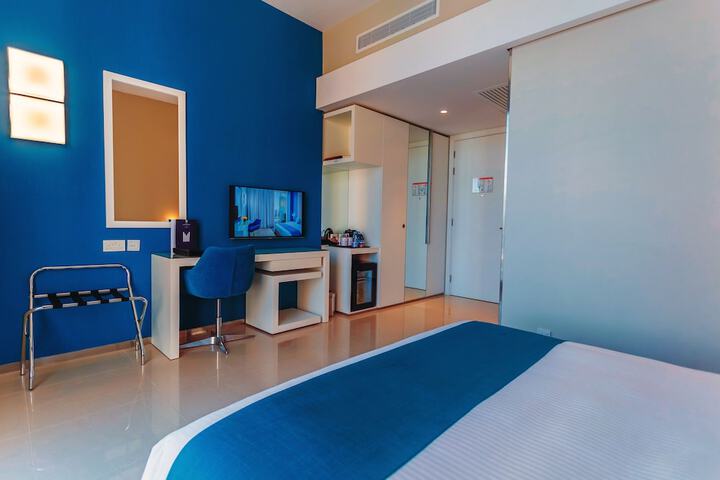 Room 16 of 37
