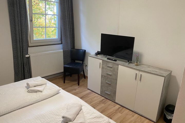 Room 9 of 42