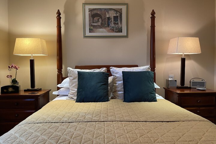 Room 2 of 18